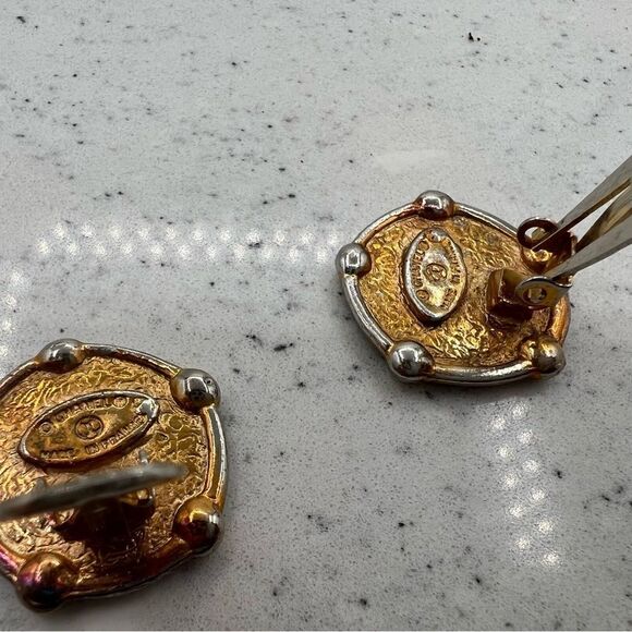 🌞 Chanel Vintage Black and Silver logo Studded Clip on Earrings - Picture 3 of 3